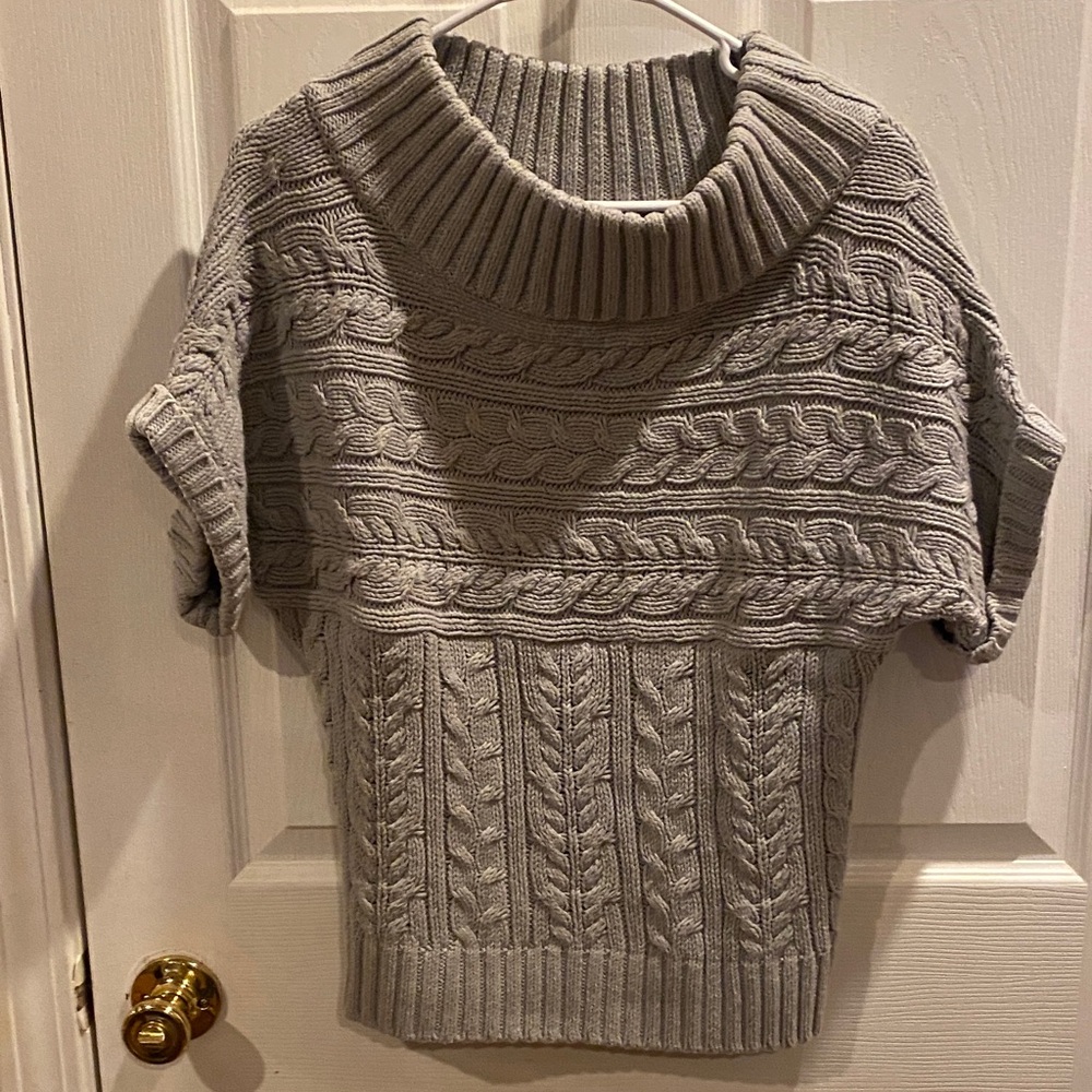 Express Gray Cable Knit Women's Sweater
766 - Picture 4 of 6
